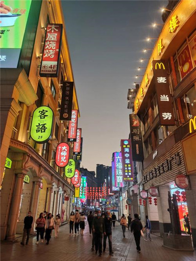 石岩华丽的95场 石岩华丽的95场